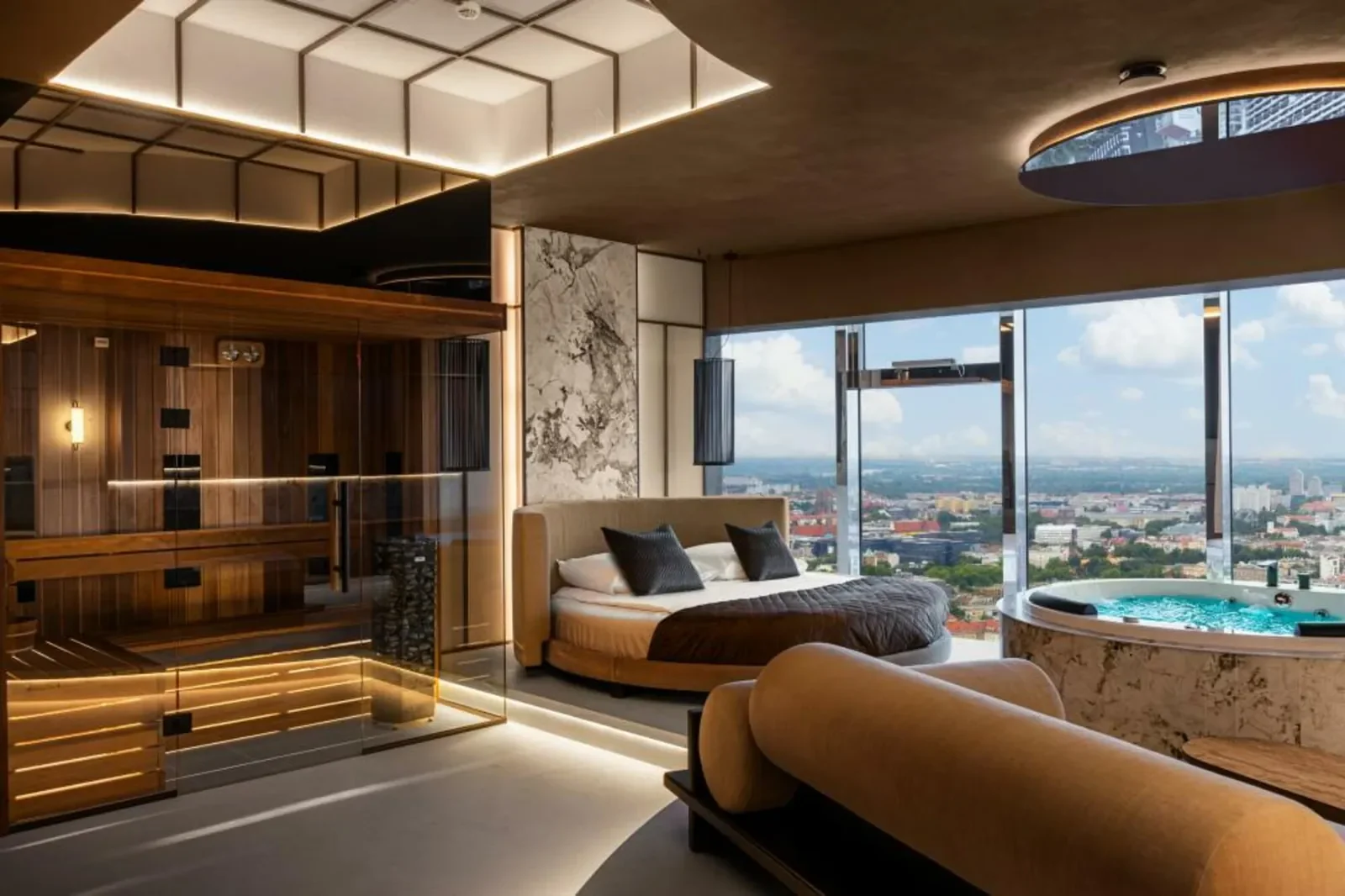 Apartament Tokio: łóżko, sauna i jacuzzi przy panoramicznym oknie